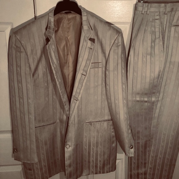 Suit - Picture 1 of 8